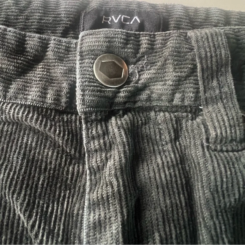 RVCA Corduroy Boys Dagger Fit Charcoal Pants. Size: 29 approx 16